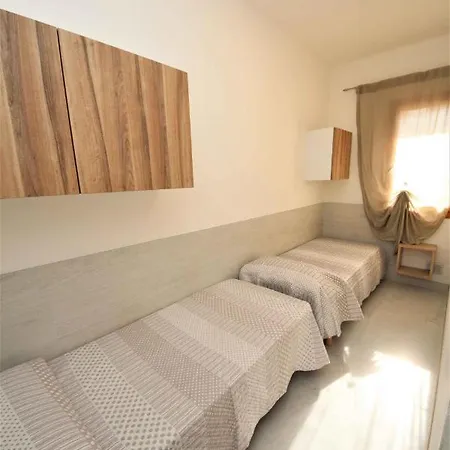 Apartment In 33313 *